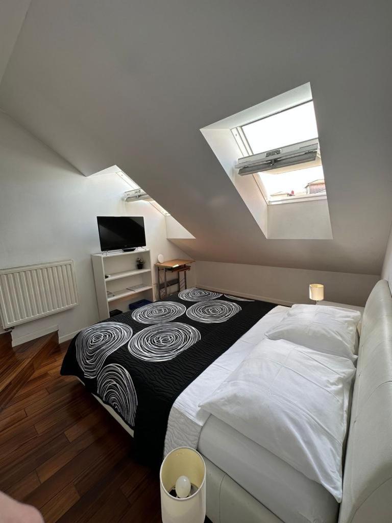 Room DeLuxe Zagreb Buitenkant foto