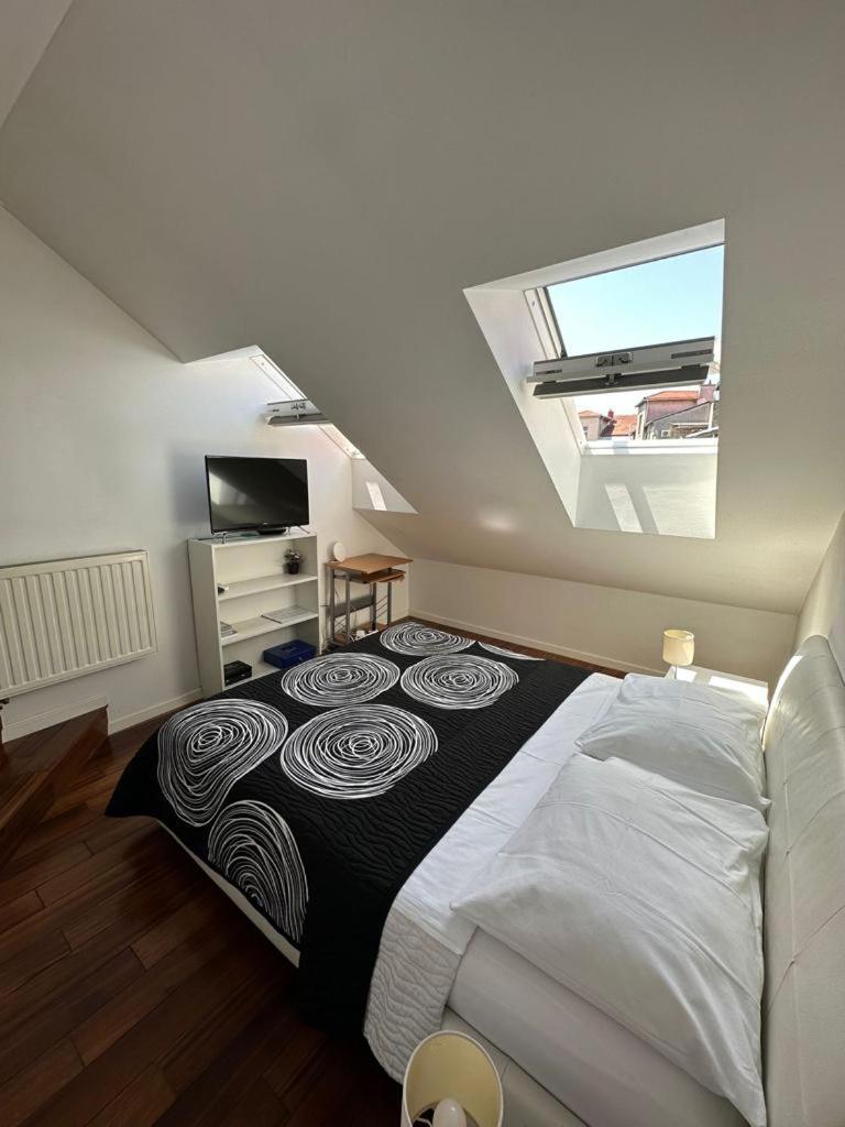 Room DeLuxe Zagreb Buitenkant foto